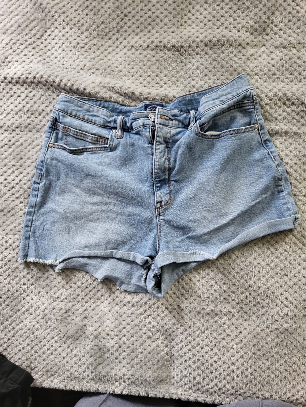 Scoop Denim Shorts Light Wash Size 14